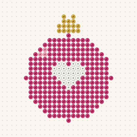 Modèle de perles à repasser boule de noël à cœur sur une plaque de 29 × 29
