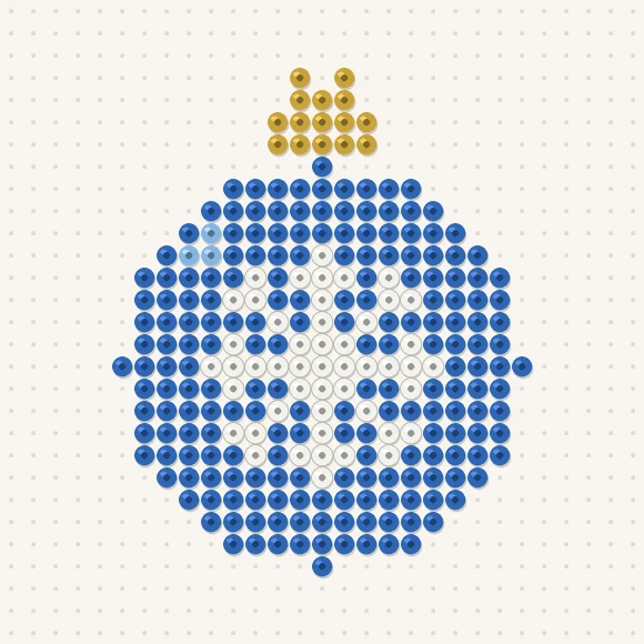Modèle de perles à repasser boule de noël à flocon sur une plaque de 29 × 29