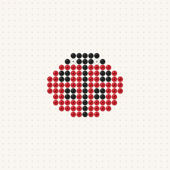 Modèle de perles à repasser coccinelle kawaii sur une plaque de 29 × 29