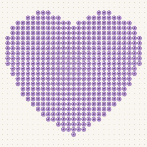 Modèle de perles à repasser cœur violet sur une plaque de 29 × 29